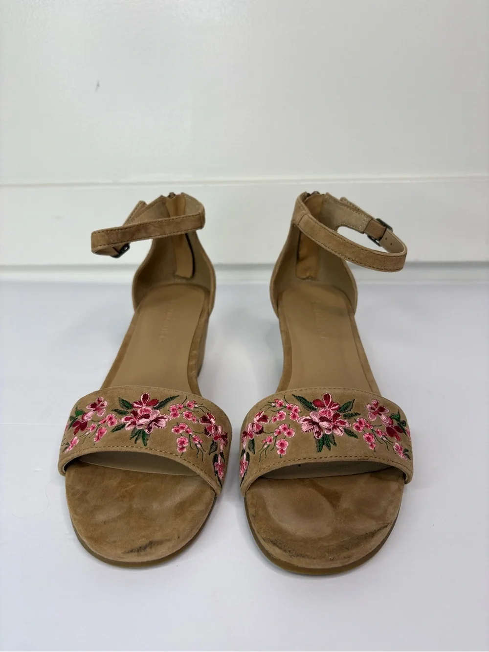Sundance Tan Suede Floral Embroidered Wedge Sandals Size 7